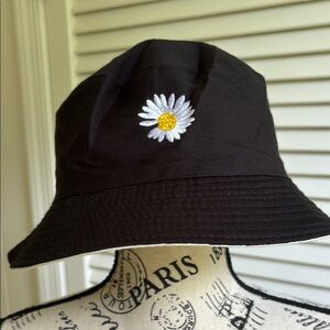 Cotton reversible embroidered daisy bucket hat